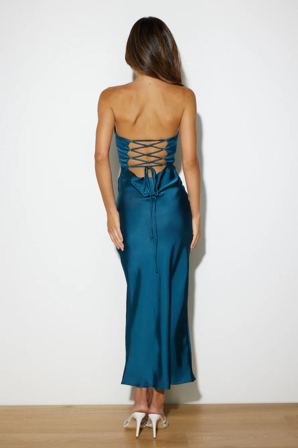 Retro light blue warm floor-length dress, a stylish outfit perfect for commuting or dates