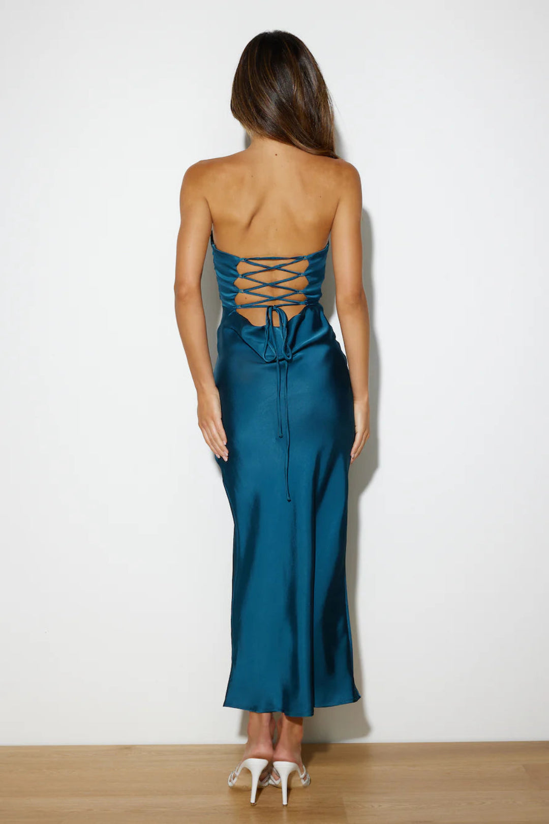 Retro light blue warm floor-length dress, a stylish outfit perfect for commuting or dates